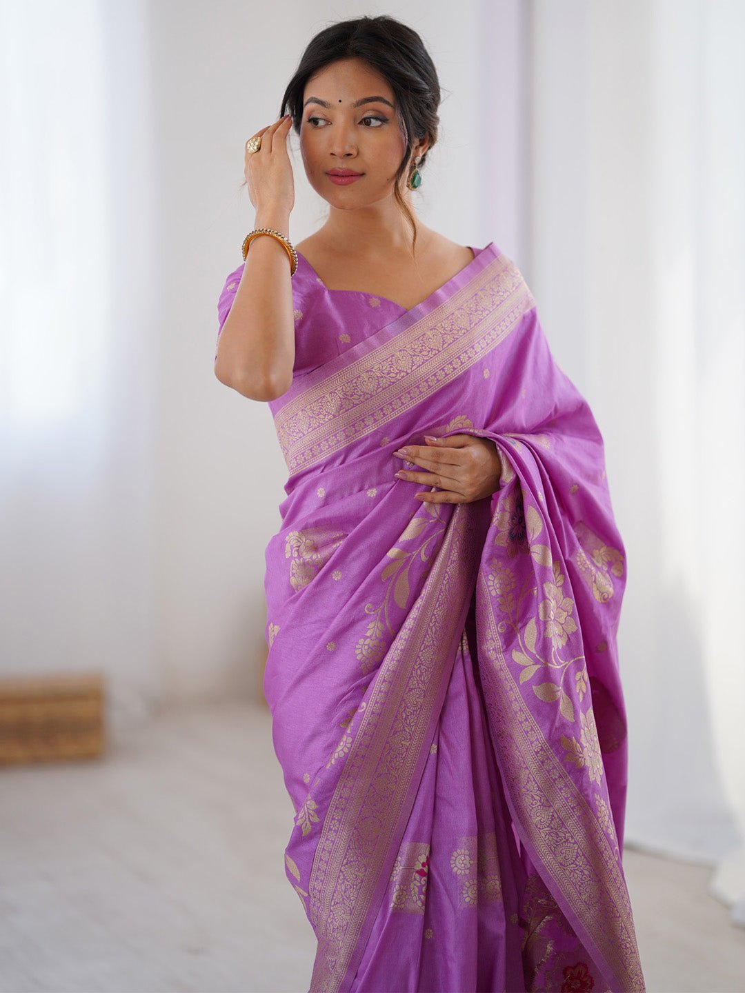 Lilac Silk Blend Banarasi Weave Floral Saree - Ressa