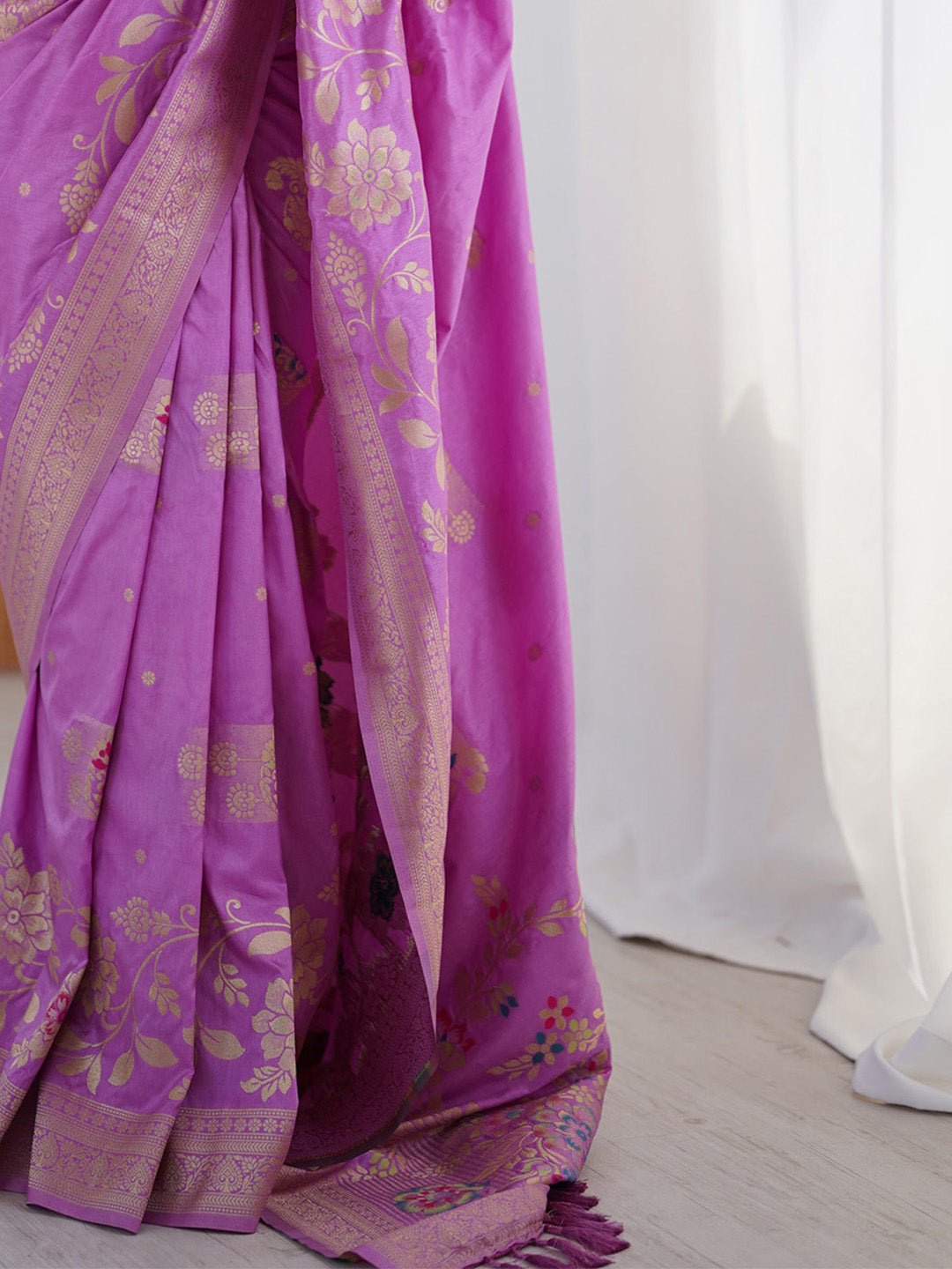 Lilac Silk Blend Banarasi Weave Floral Saree - Ressa