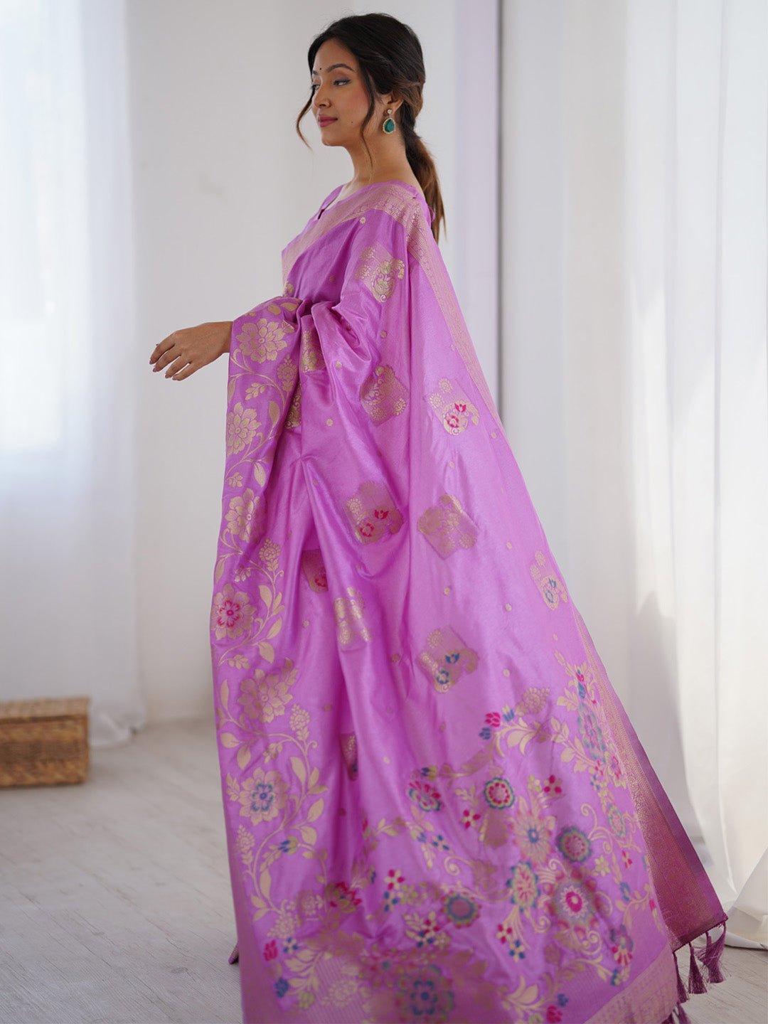 Lilac Silk Blend Banarasi Weave Floral Saree - Ressa
