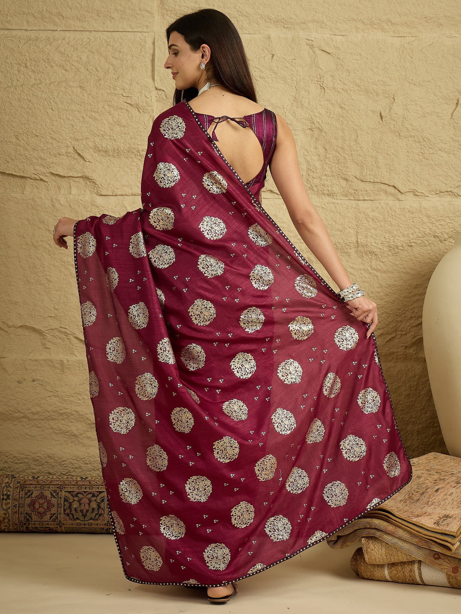 Magenta Silk Blend Traditional Woven Saree - Ressa
