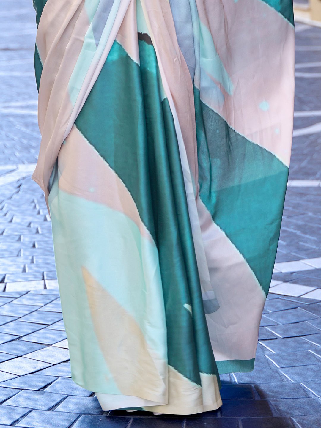Modern Geometric Abstract Print Saree - Ressa