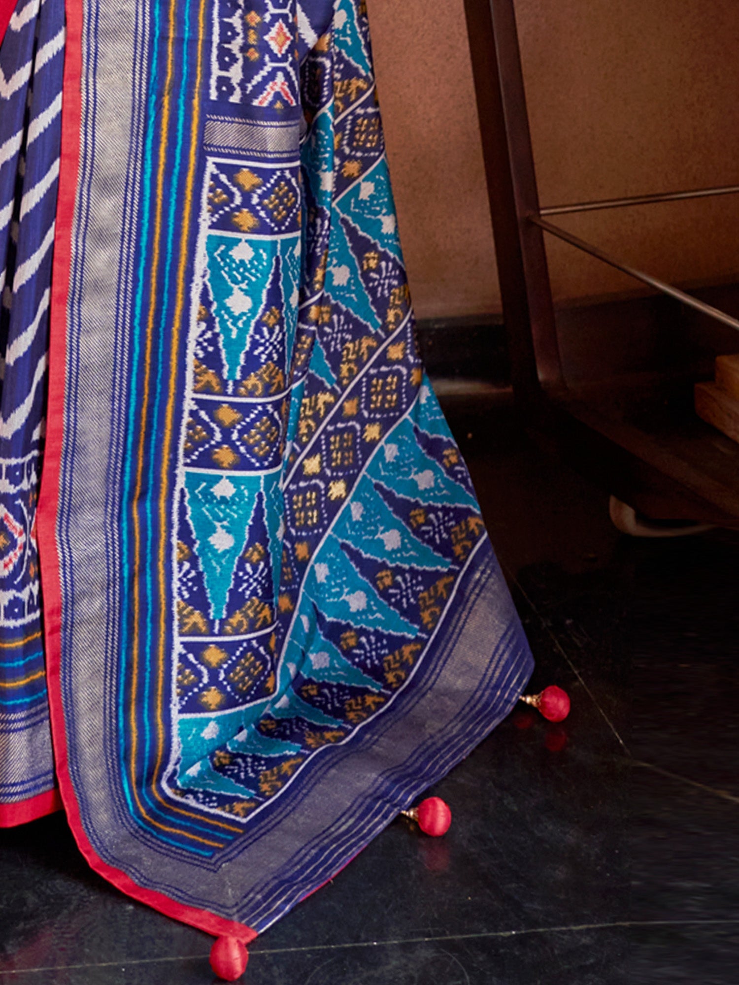 Multicolor : Patola Silk Blend : Woven Motifs : Contrast Blouse Saree - Ressa