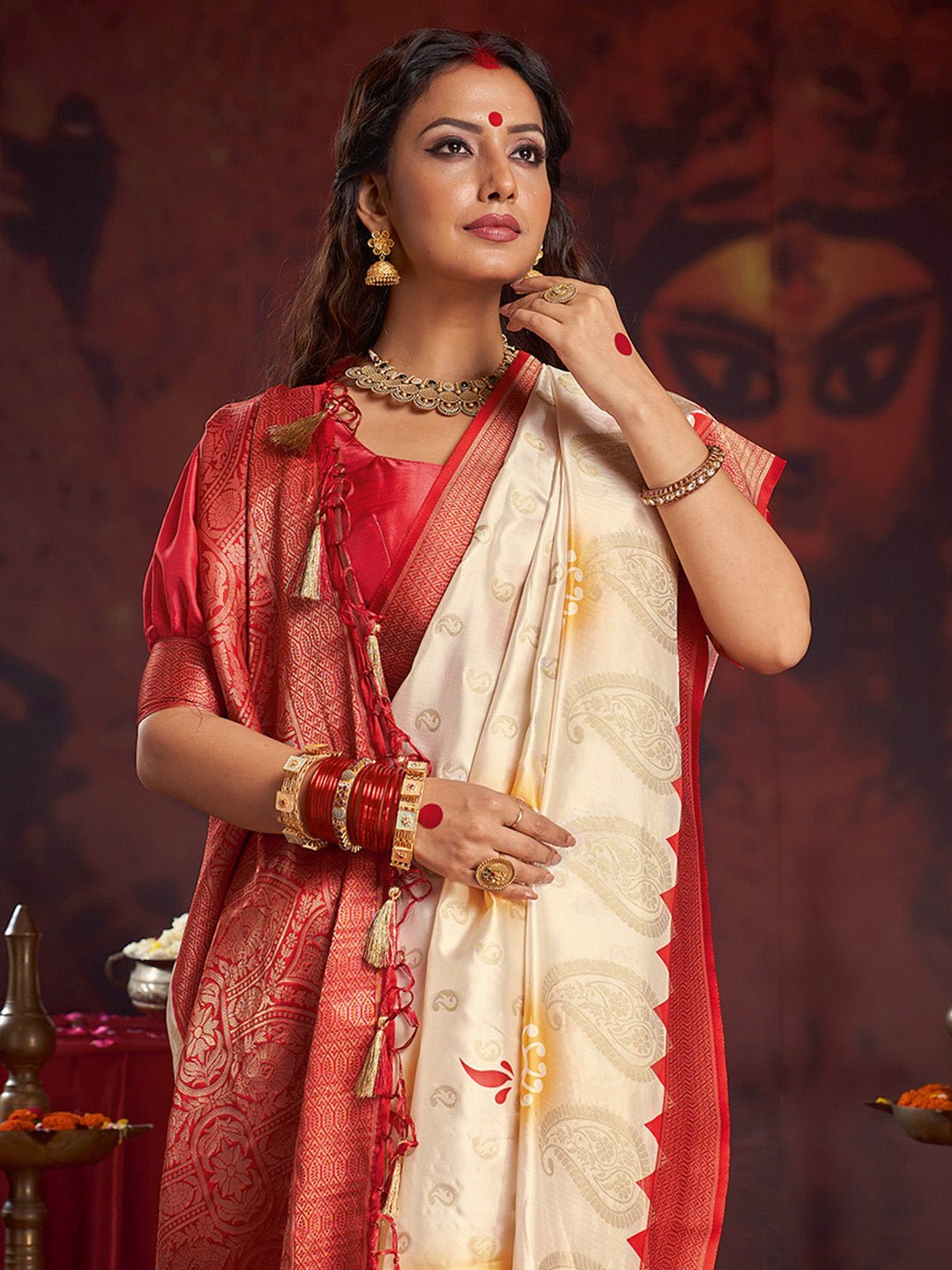 Off-White &amp; Red Silk Blend Paisley Zari Weave Saree - Ressa