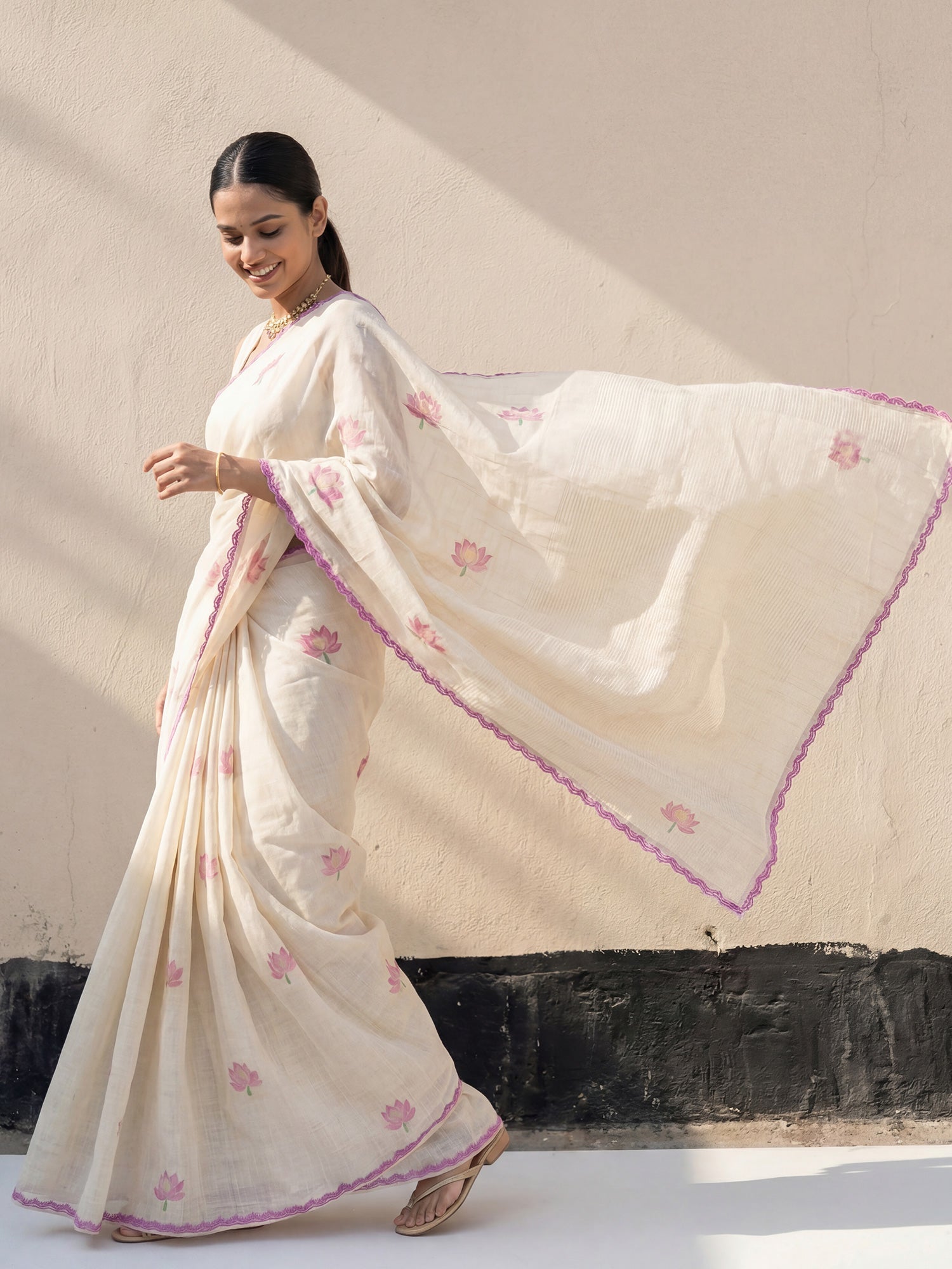 Off-White Handloom Linen Saree with Lotus Embroidery - Ressa