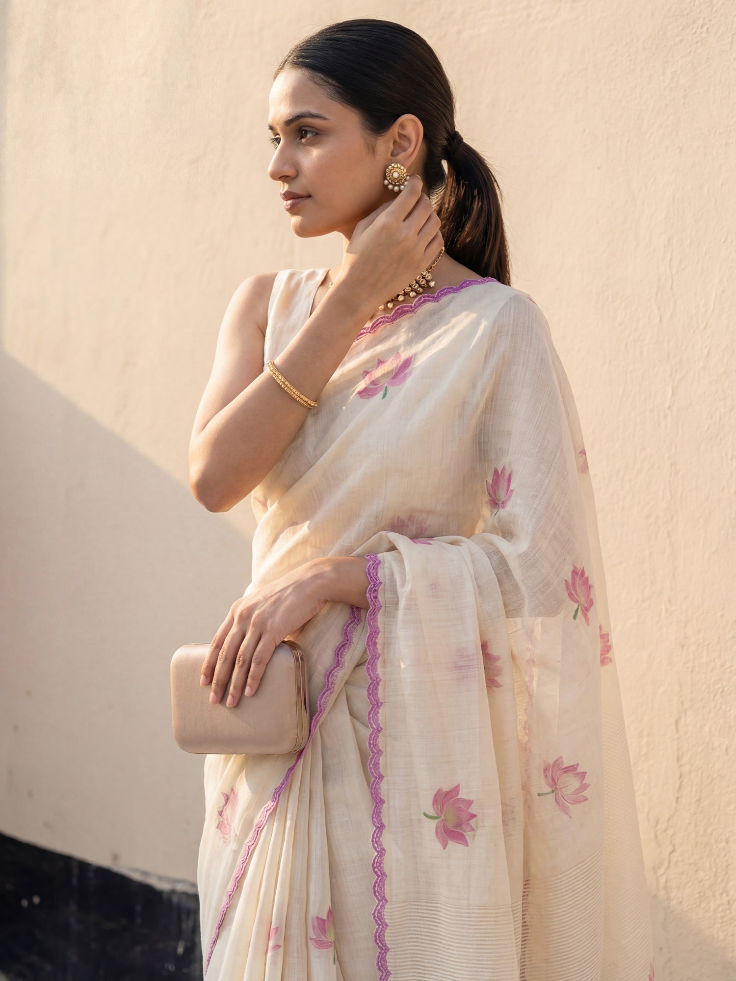Off-White Handloom Linen Saree with Lotus Embroidery - Ressa
