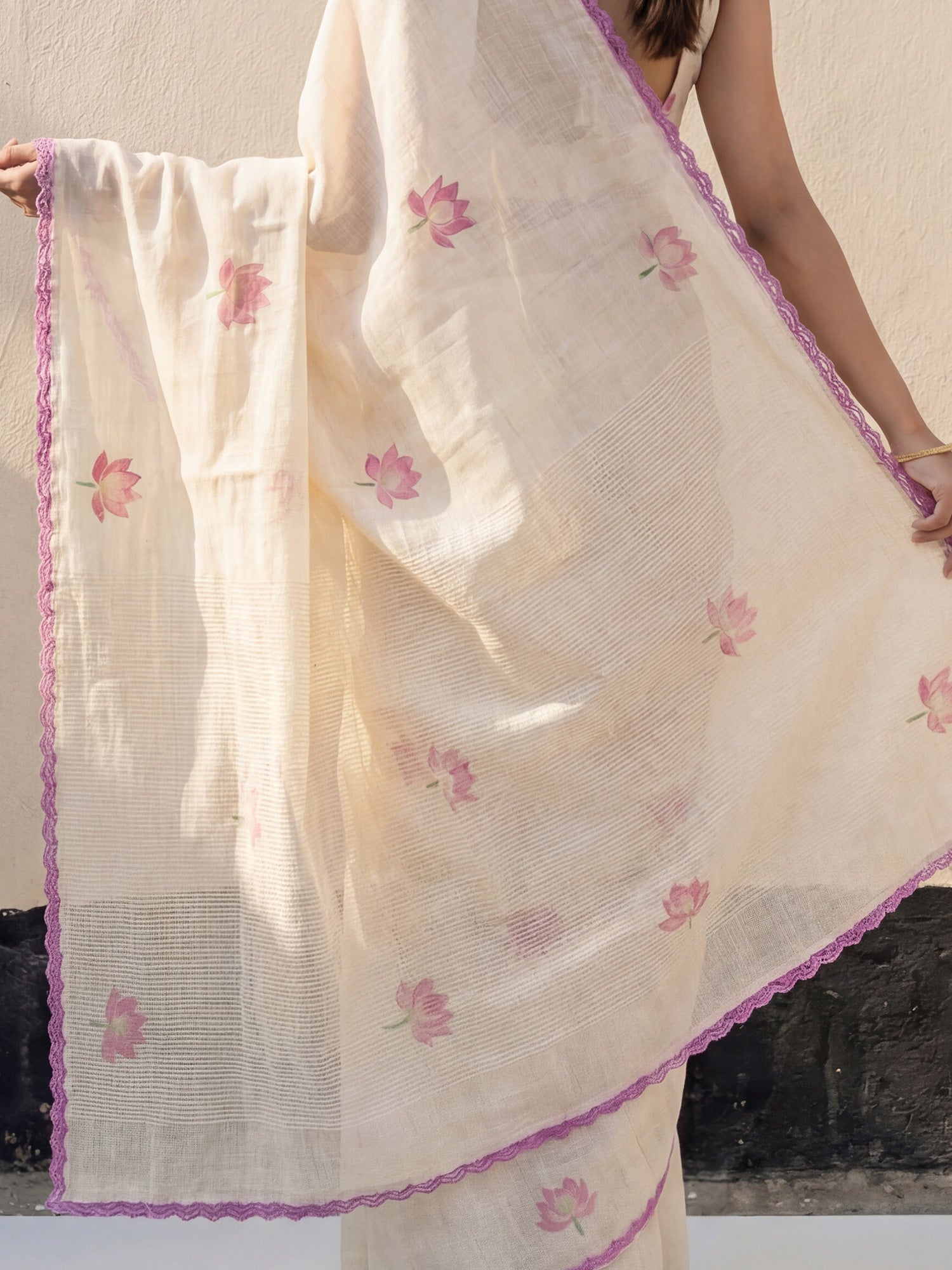 Off-White Handloom Linen Saree with Lotus Embroidery - Ressa