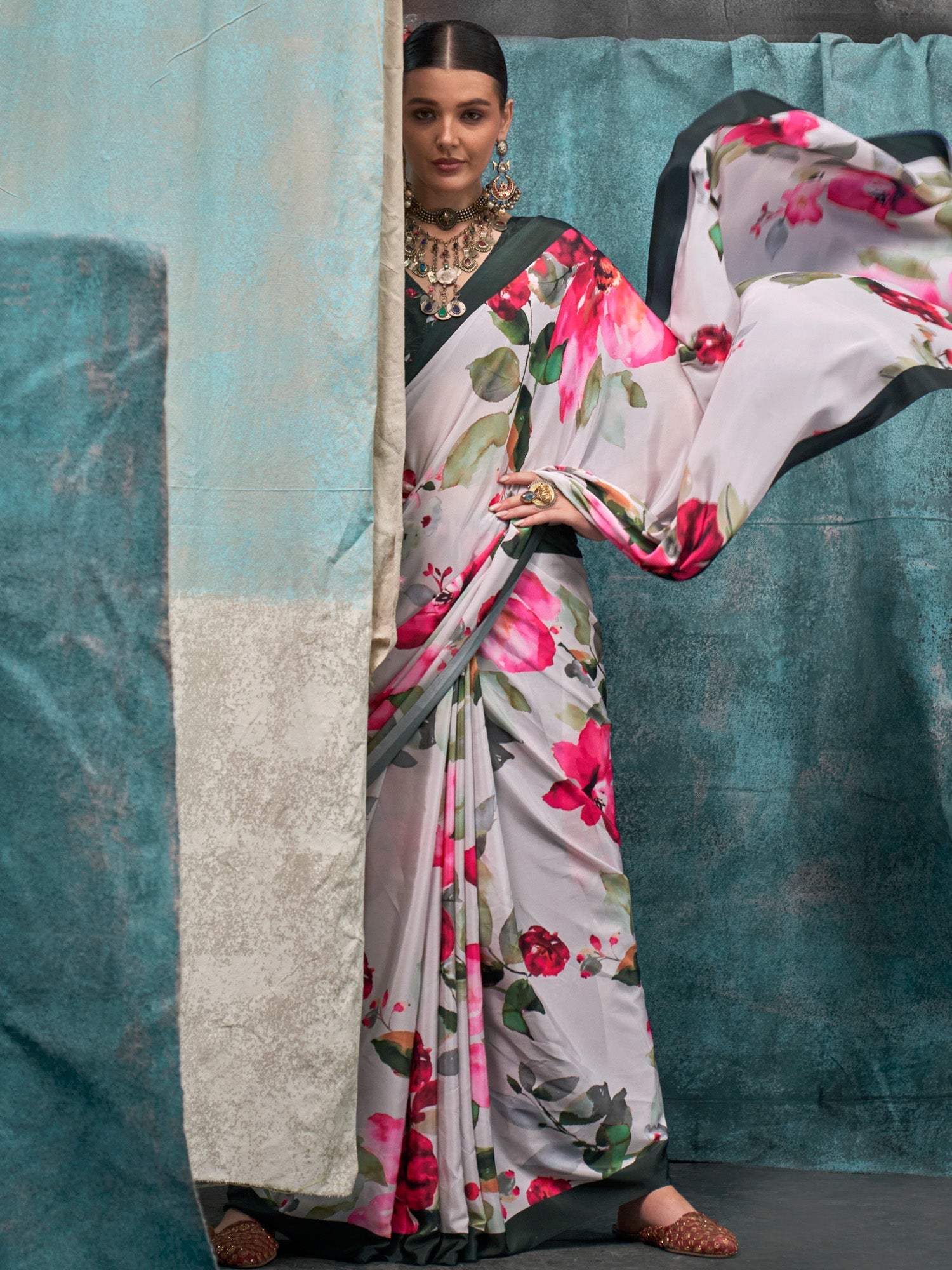 Off-White & Pink Floral Print Saree - Ressa