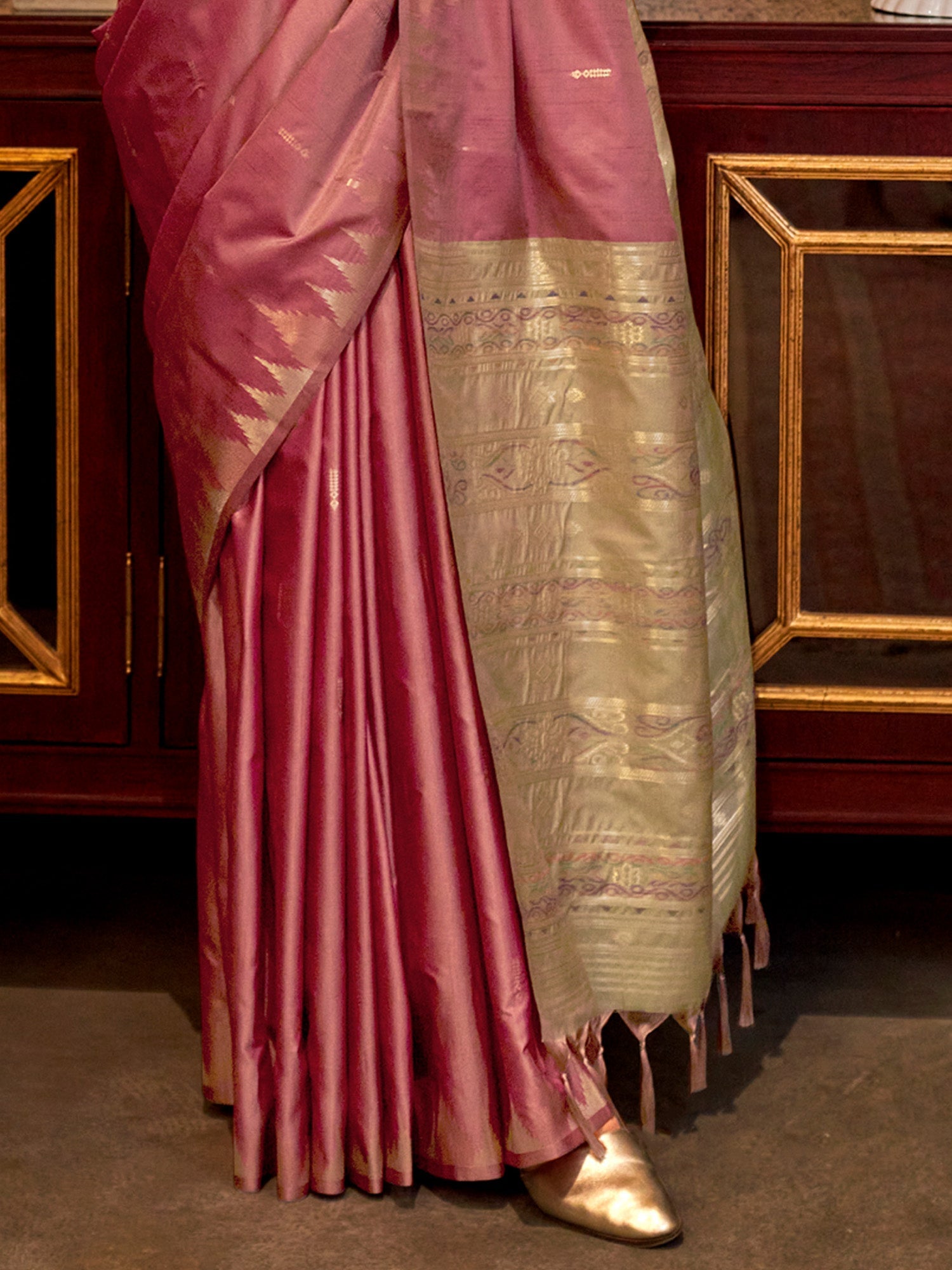 Peach Silk Blend Weaving Contrast Border Saree - Ressa