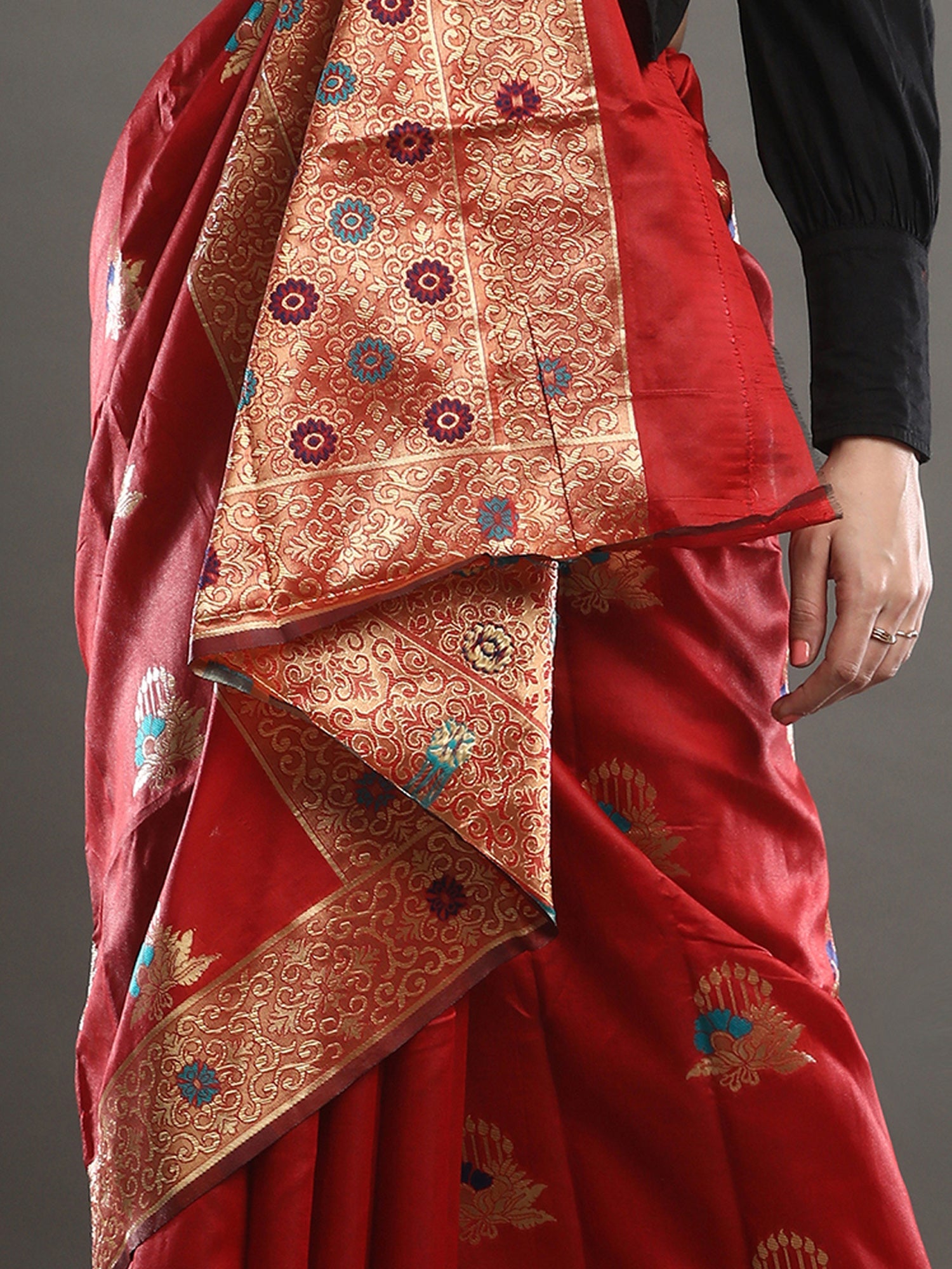Red Silk Blend Bnarasi Silk Saree - Ressa