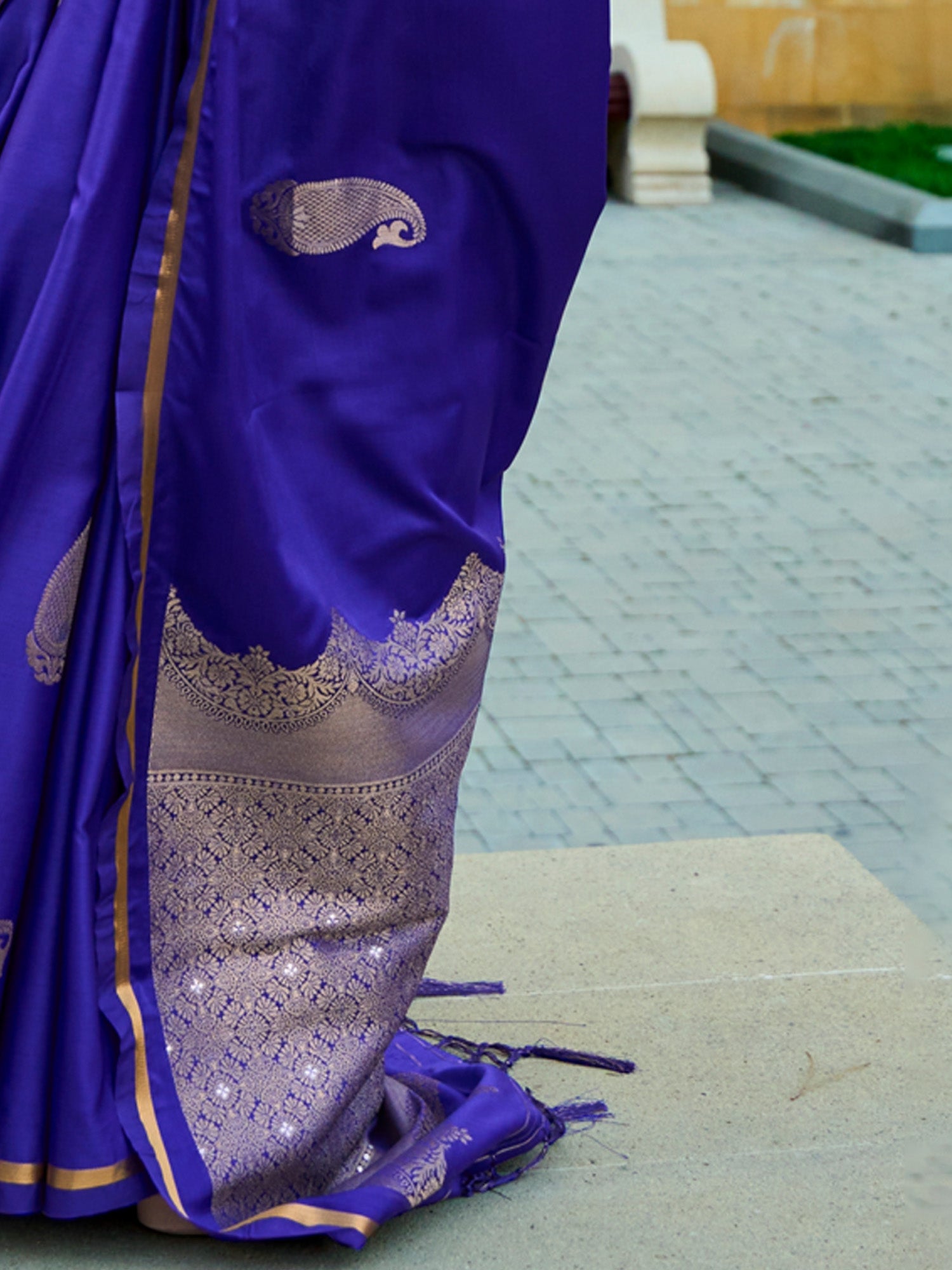 Royal Blue Silk Blend Zari Woven saree - Ressa