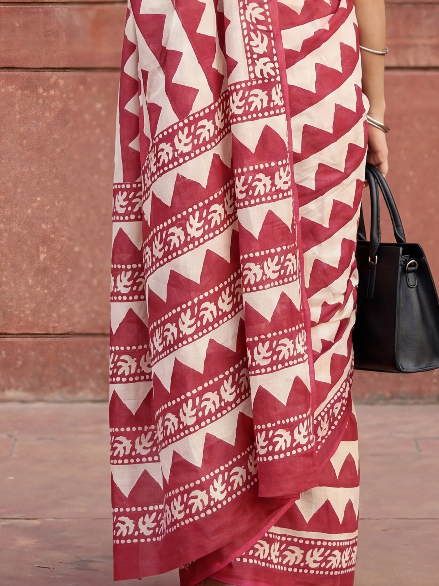 Rust orange & Off-White Zig-Zag Print Saree - Ressa