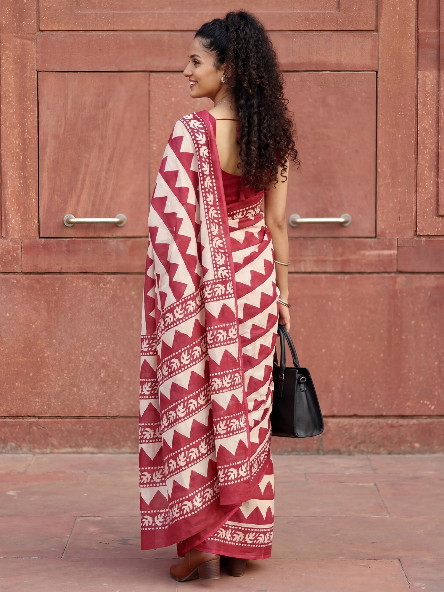 Rust orange & Off-White Zig-Zag Print Saree - Ressa