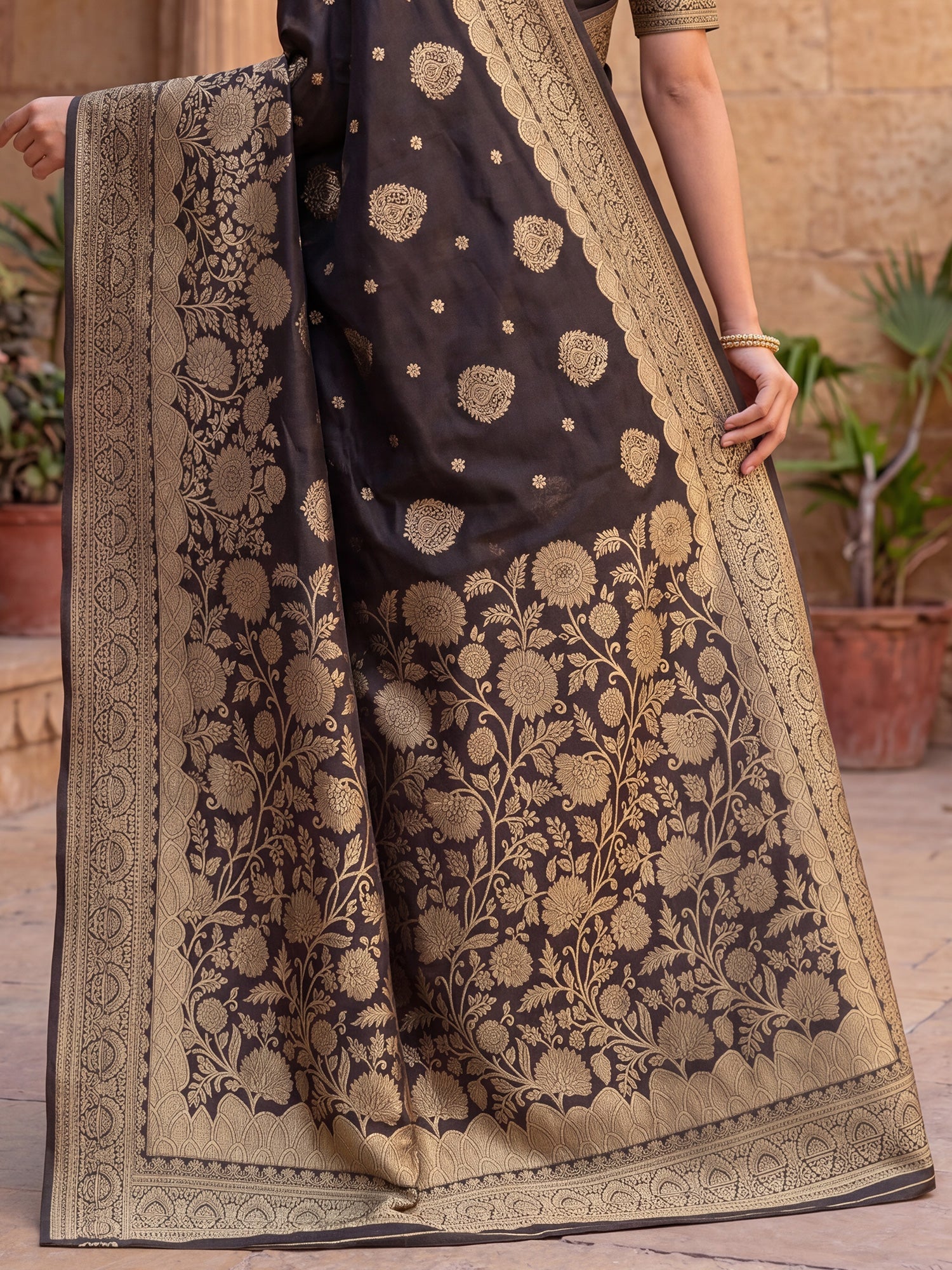Saree Antique Dark Brown Floral Vine Banarasi Silk - Ressa