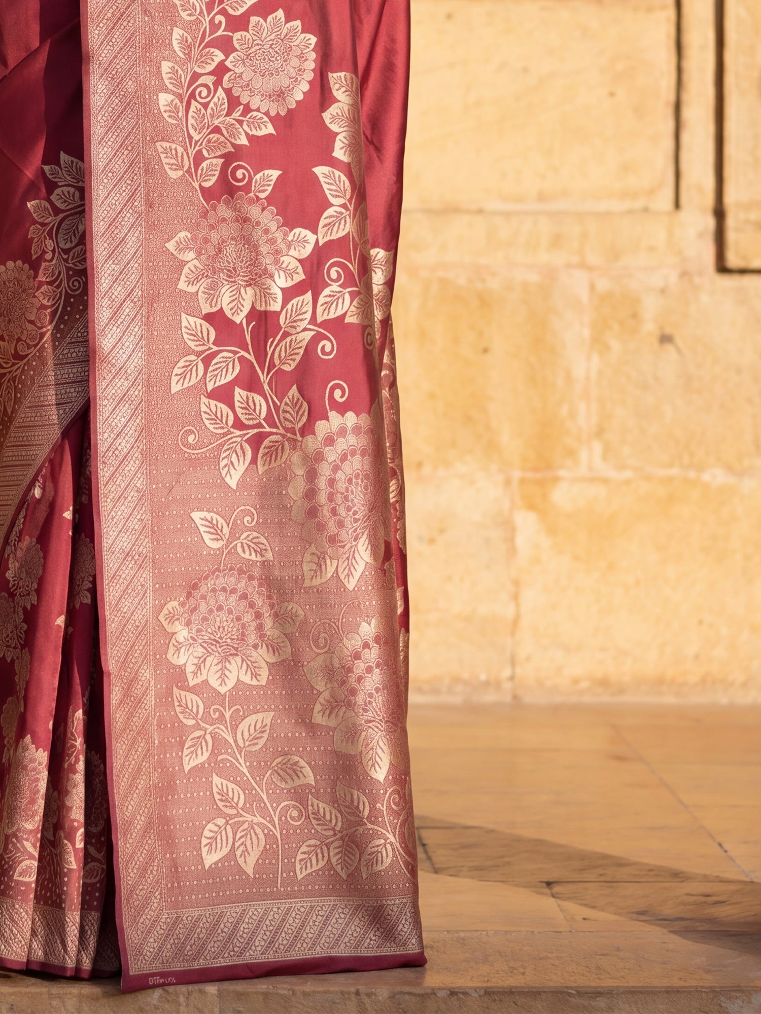 Saree Classic Crimson Red Floral Butti Banarasi Silk - Ressa
