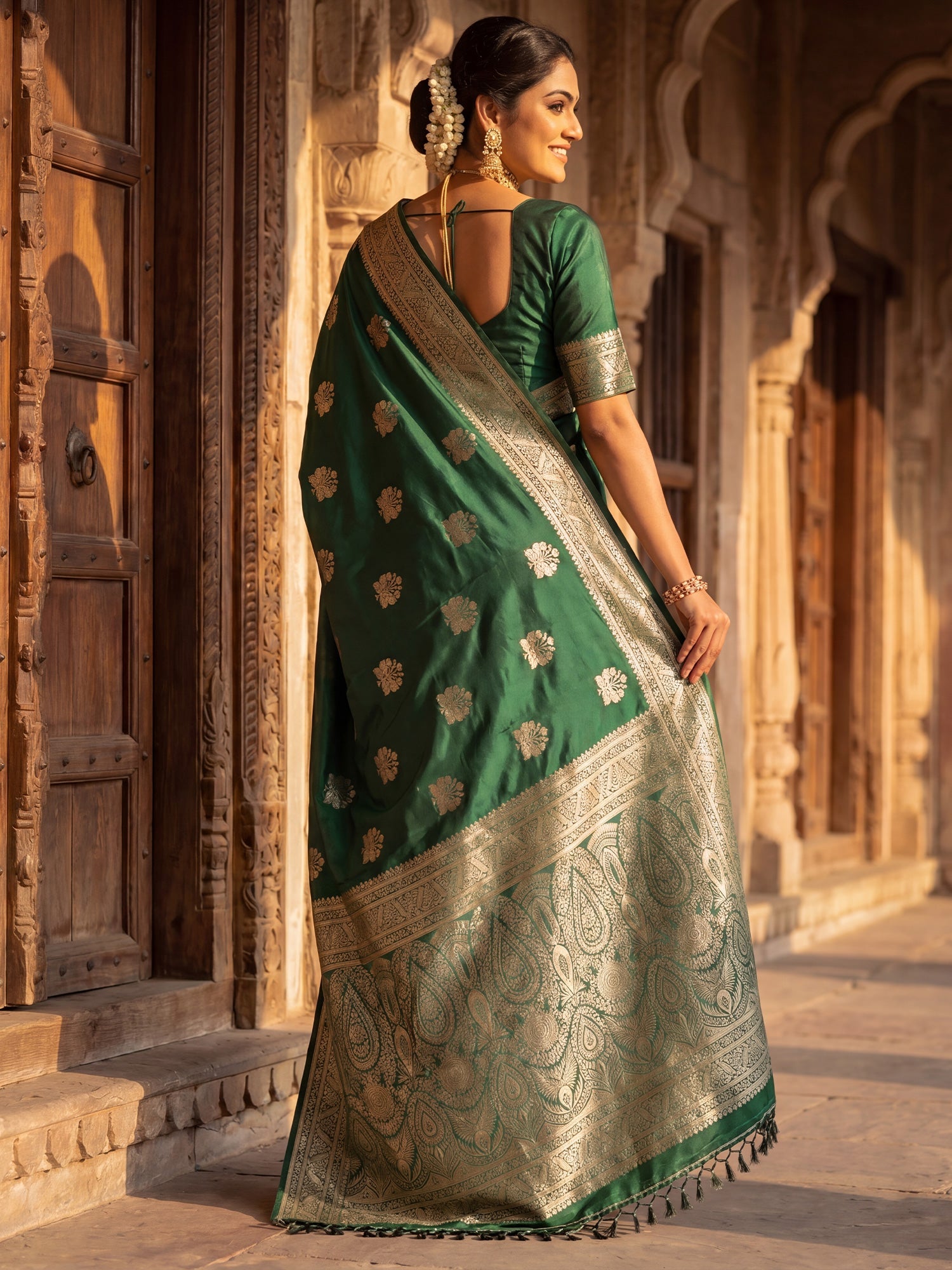 Saree Emerald Green Floral Butti Banarasi Silk - Ressa