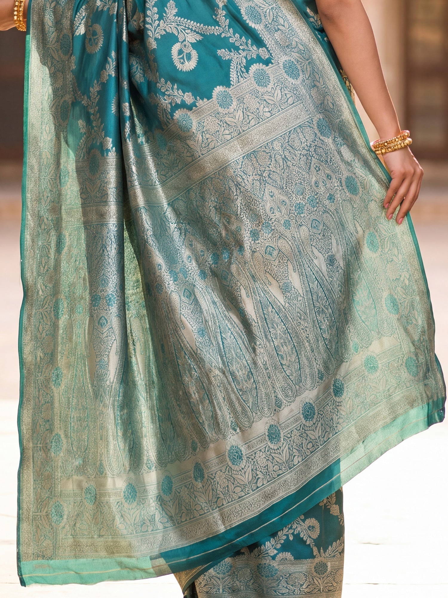 Saree Heirloom Rama Green Diagonal Foliage Banarasi Silk - Ressa