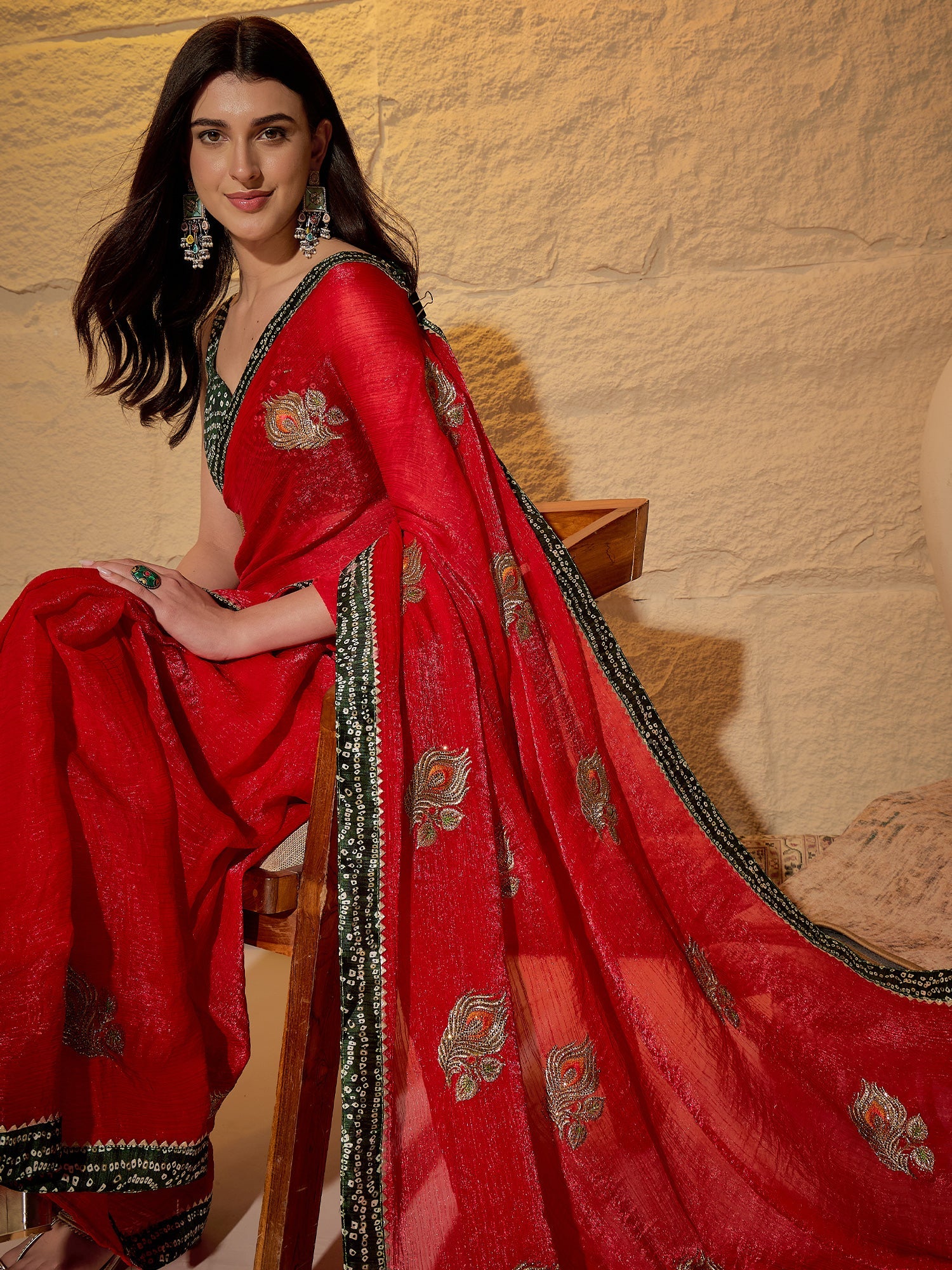 Silk Blend Gold Zari Floral Buti Saree - Ressa