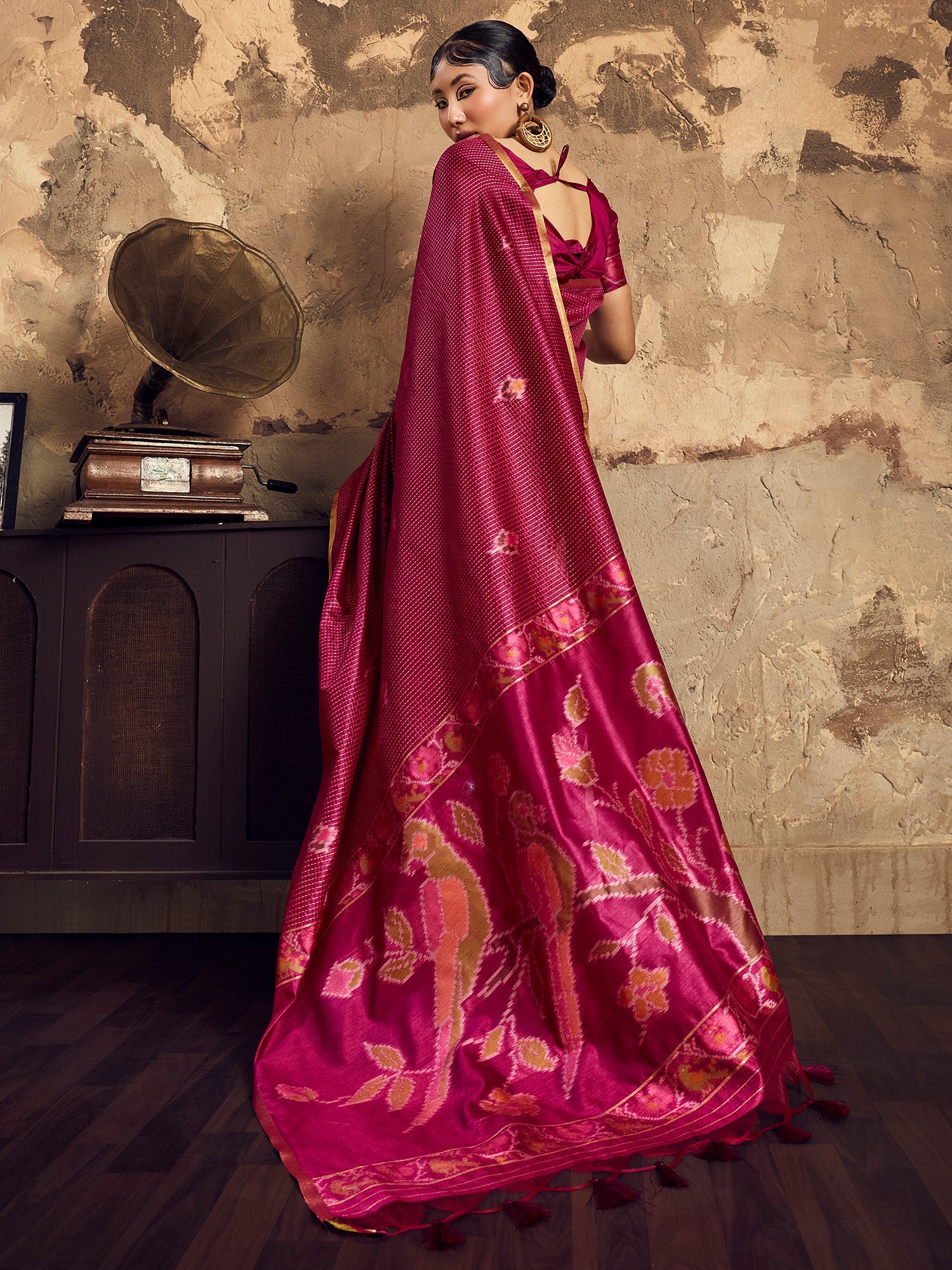 Wine Pink Patola Print Silk Saree with Zari Self-Check Work - Ressa